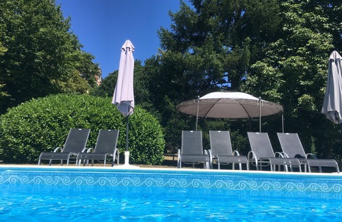 Brouchaud House | Mansion with large garden and swimming pool