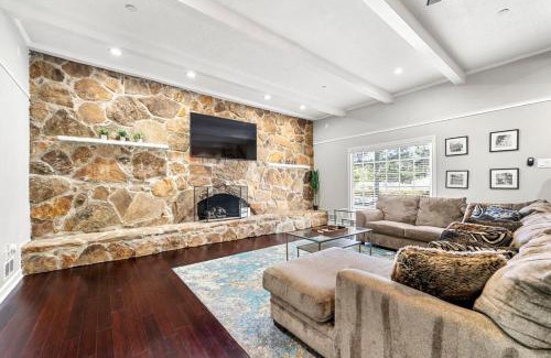 Church Street House | Mansion With Private Pool Basketball & Tennis courts