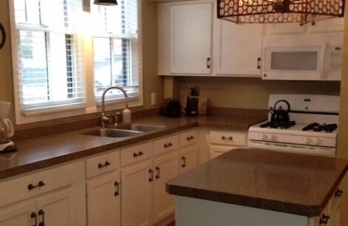 Summit Hill Condo | Mansions, History, and Shops at your doorstep! Walk to 40+ restaurants & pubs