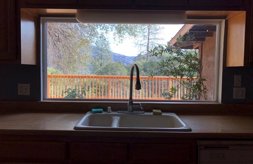 Oakhurst House | Manzanita View Mountain Getaway