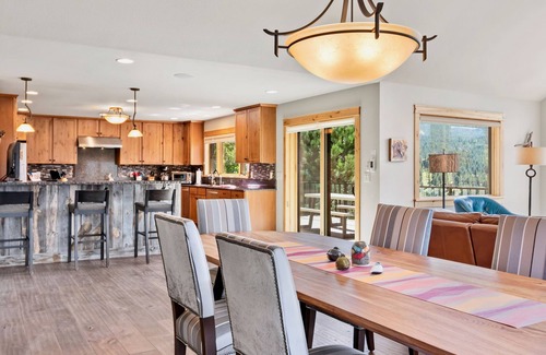Windcliff Estates House | Mapes Vacation Rental Home at Windcliff by RedAwning