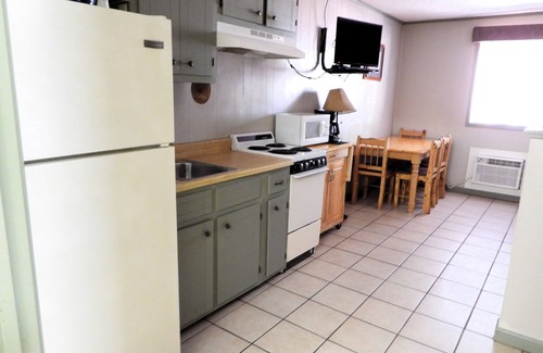 Royal Cabin | Maple 22 Kitchenette