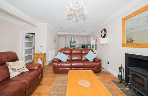 Cupar House | Maple Cottage with Hot Tub near Cupar Fife