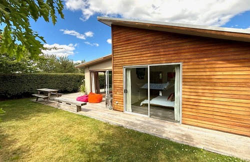 Arthur's Point House | Maple Court|Family friendly |Log Fire