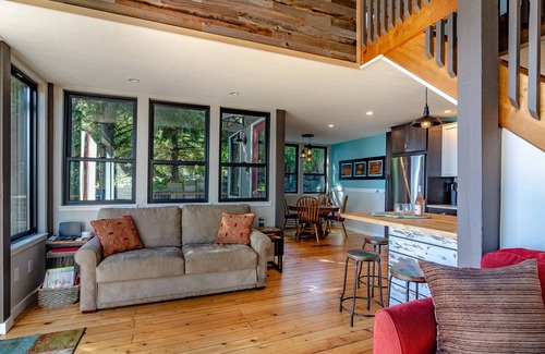 Langley House | Maple Cove Hideaway - Ocean Front Cabin - Close To Langley!