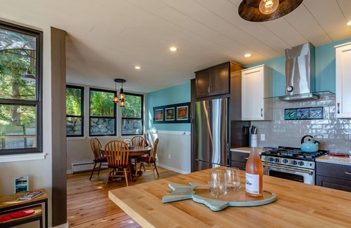 Langley House | Maple Cove Hideaway - Ocean Front Cabin - Close To Langley!