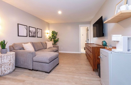 Maggie Valley Apartment | Maple Deluxe Double Queen Suite at The Dogwood