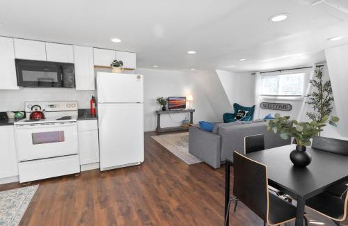 Douglas House | Maple Getaway - Short distance to downtown, beaches, and breweries