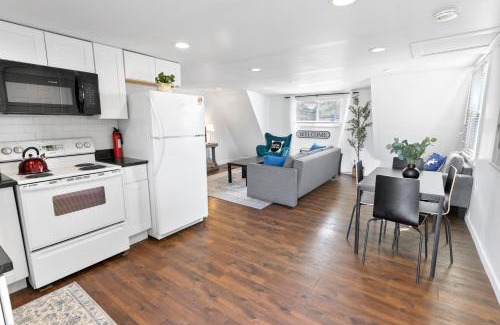 Douglas House | Maple Getaway - Short distance to downtown, beaches, and breweries