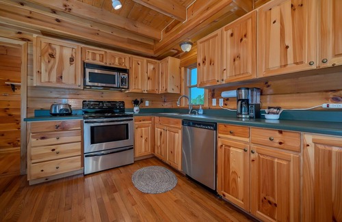 Lake Lure Cabin | Maple Hill - Brand New-Cabin in the Mountains, lake/beach/river access, pets