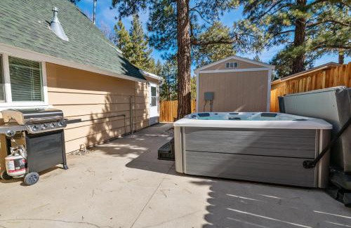 Sugarloaf House | Maple Lane Lodge - Adorable chalet on a fully fenced lot with a hot tub and more!