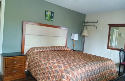 New Milford Hotel | Maple Leaf Motel