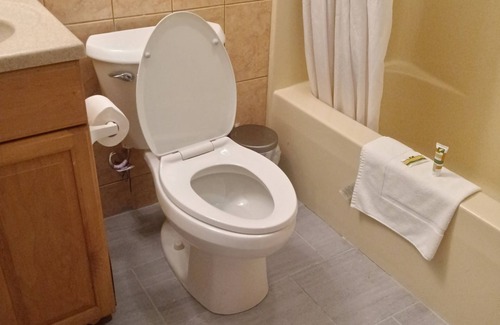 New Milford Hotel | Maple Leaf Motel