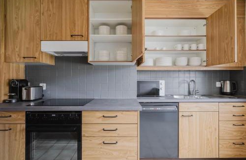Wipkingen Apartment | Maple Suite