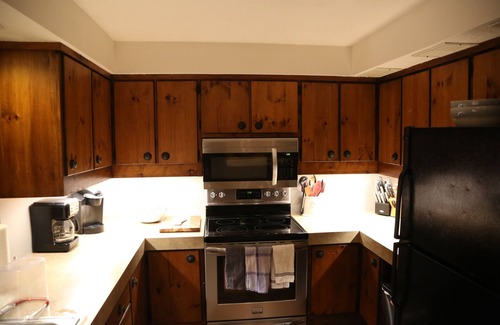 Stockbridge House | MapleDreams - Cozy Ski Chalet w/Hot Tub on Wooded Lot