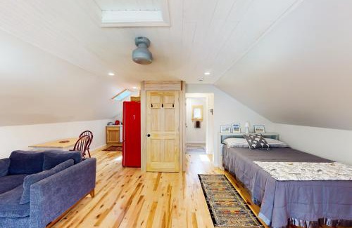 Lake Township Apartment | Maplewood Loft