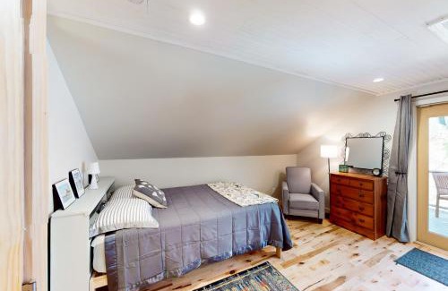 Lake Township Apartment | Maplewood Loft