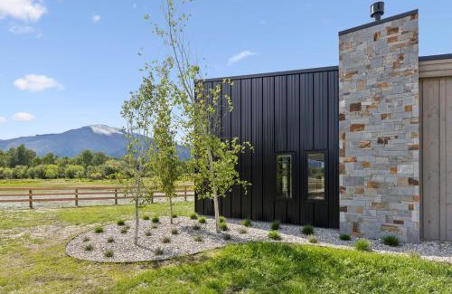 Hamilton House | Mara Luxury Cabin- Maple