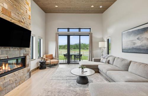 Hamilton House | Mara Luxury Cabin- Maple