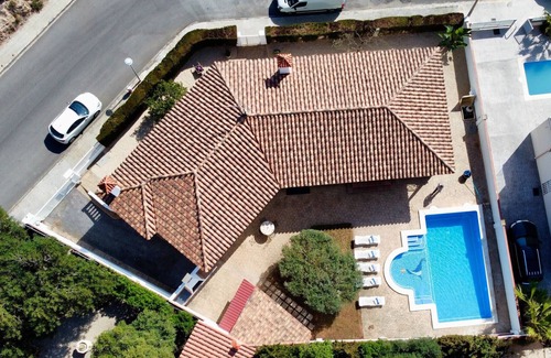 Miami Platja Villa | MARA villa con piscina privada jardín