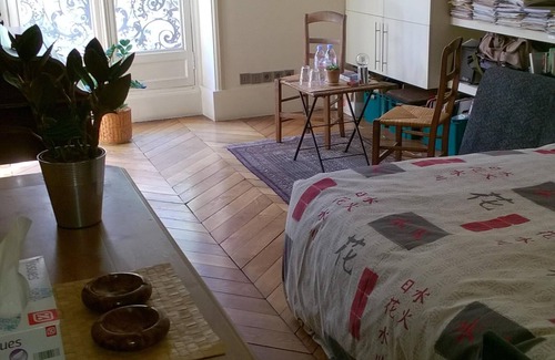 Saint-Merri House | Marais: Guestroom near Seine, between Beaubourg and Les Halles
