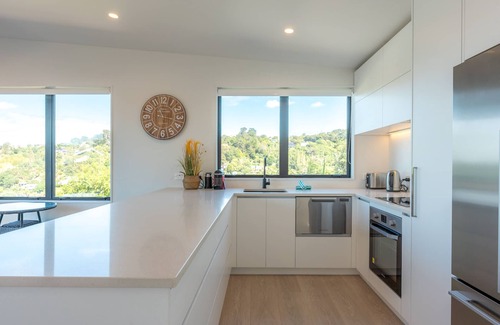 Surfdale Cottage | Marama Cottages with Ocean Views