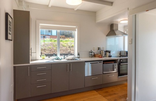 Surfdale Cottage | Marama Cottages with Ocean Views