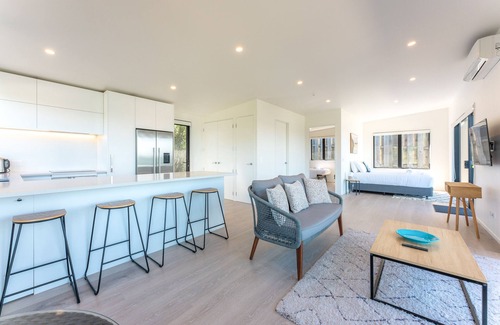 Surfdale Cottage | Marama Cottages with Ocean Views