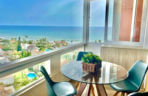 Marbella Apartment | MARBELLA BEACHFRONT- Apartamento junto a la playa y con impresionantes vistas al mar