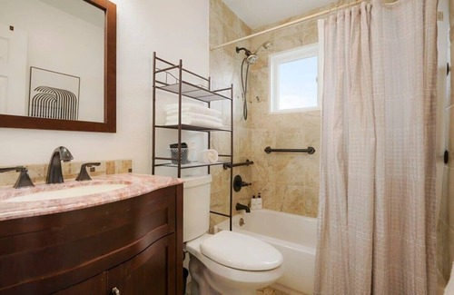 Northglenn House | @ Marbella Lane - 4BR Cozy & Comfy | Northglenn