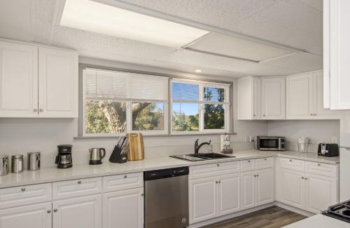Cabazon House | @ Marbella Lane - 4BR Near Morongo Casino & Outlet Ldry+P