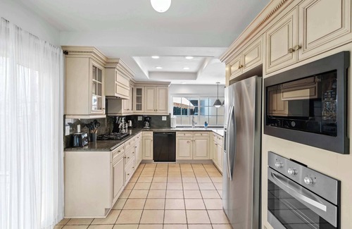 Fullerton House | @ Marbella Lane - Contemporary 4BR Charm w/Pool
