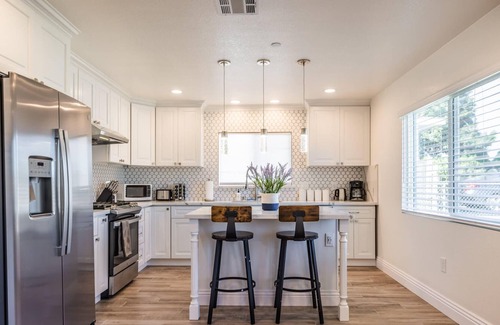 San Gabriel Valley House | @ Marbella Lane - Cozy 7BR Property Near Claremont