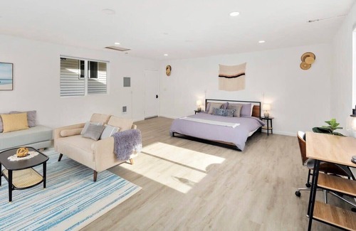 Oak Harbor House | @ Marbella Lane - Cozy SEAClusion Cabin