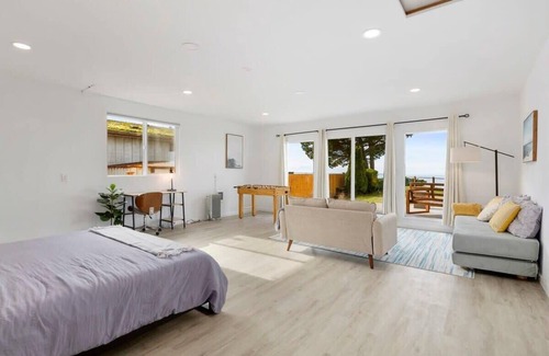 Oak Harbor House | @ Marbella Lane - Cozy SEAClusion Cabin