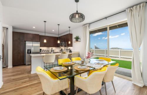 Makaha Valley House | @ Marbella Lane - Stylish House + Impressive Views