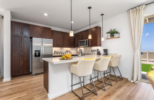 Makaha Valley House | @ Marbella Lane - Stylish House + Impressive Views