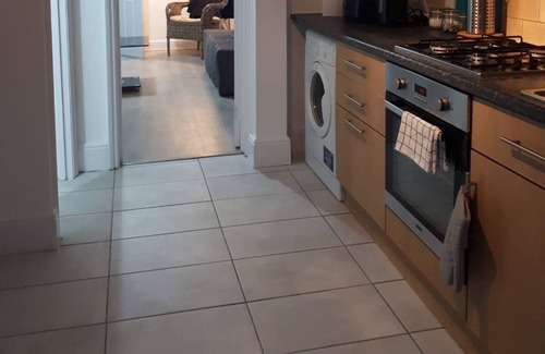 Tooting House | Marble Apartments Broadway Two