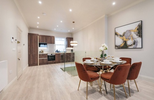 City of Westminster Apartment | Marble Arch Suite 1-Hosted by Sweetstay