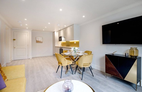 City of Westminster Apartment | Marble Arch Suite 5-Hosted by Sweetstay
