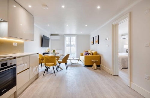 City of Westminster Apartment | Marble Arch Suite 5-Hosted by Sweetstay
