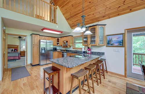 Marble Cabin | Marble Mountainside Escape w/Wraparound Deck