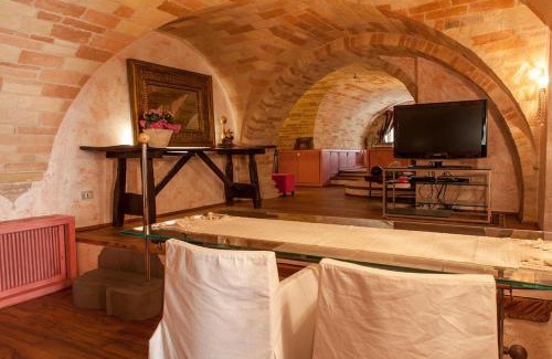 Fermo Apartment | MarcheAmore - Bottega di Giacomino for art lovers, with private courtyard