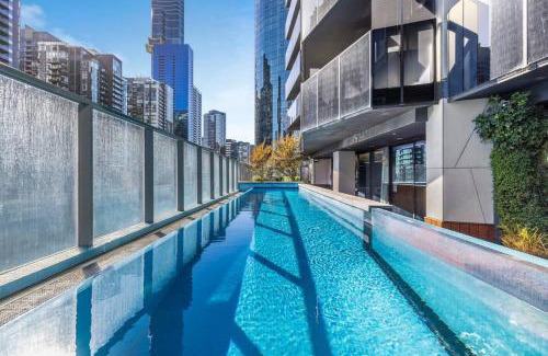 Southbank Apartment | Marco Metropolitan Escape Spectacular Views Heated Pool Gym