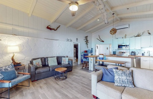 George Town House | Marco Polo Exuma Beachfront with Private Pool