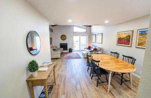 Oak Creek Apartment | Marcs Red Rock Retreat 2 Primary Suites 2 Bath
