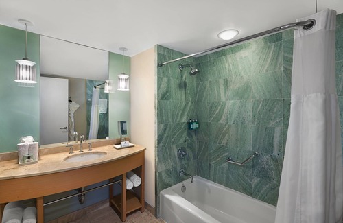 Sunny Isles Beach Hotel | Marenas Ocean View Apartment