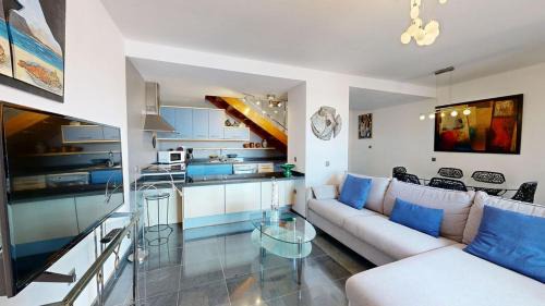Los Lagos Apartment | Marfolin 06