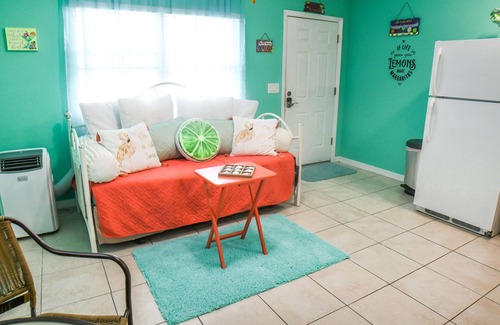 Madeira Beach Apartment | MARGARITAVILLE ACROSS THE STREET FROM BEACH ACCESS
