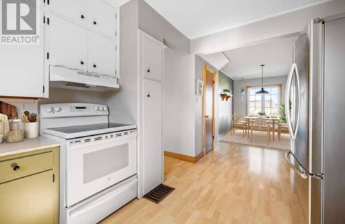 Margate House | Margate Homestead 'Art House' w/artist studio/views/beaches/golf/sp.retreat